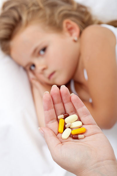 Trẻ ho, viêm họng hay sổ mũi tuyệt đối không nên dùng kháng sinh